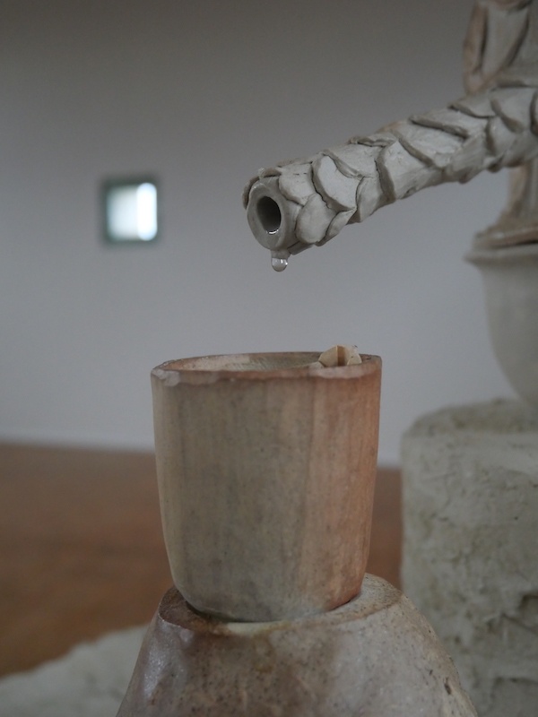 Tiphaine Calmettes, Par le chant grondant des vibrations autour, exposition au Centre international d’art et du paysage de l’île de Vassivière, 2020 © Centre international d’art et du paysage. Droits réservés ADAGP.