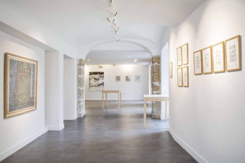 Vue de l'exposition À la croisée des chemins © Fondation Bullukian