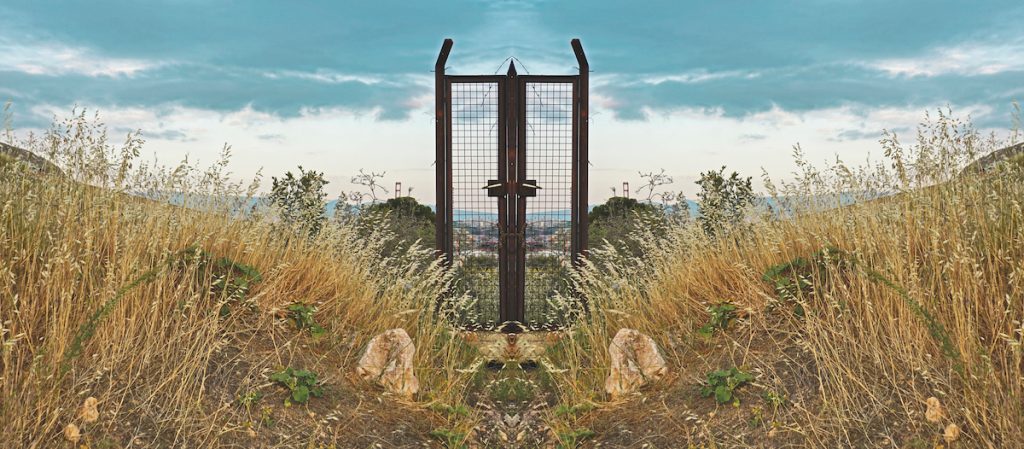 Marios Fournaris, Free Access, 2020. Tirage d’archives sur papier, 185 cm x 86 cm. Courtesy et photo artiste