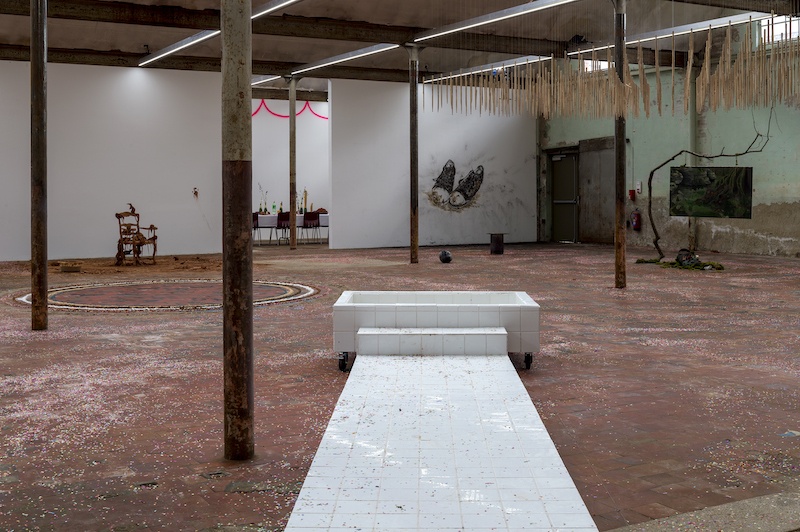 Vue de l'exposition collective "Just married" au SHED, 2021. © Marc Domage