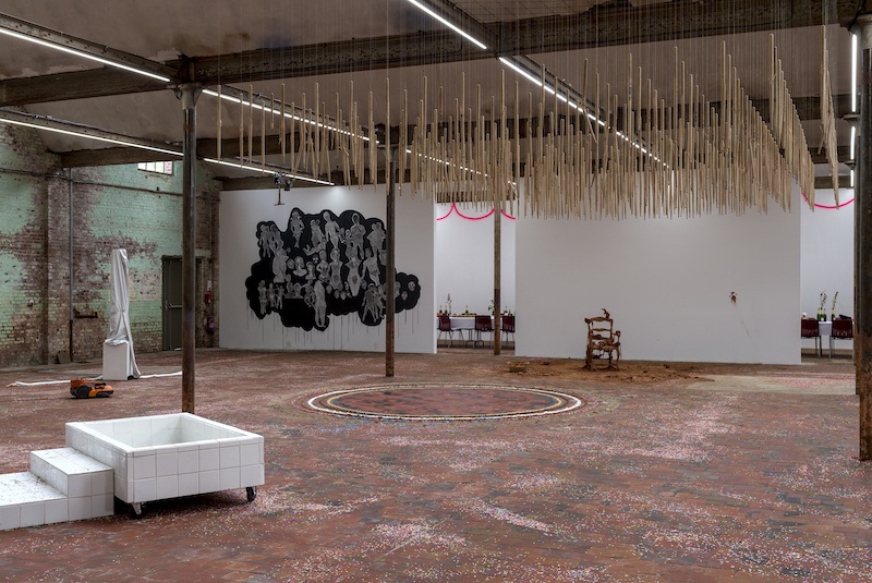 Vue de l'exposition collective "Just married" au SHED, 2021. © Marc Domage