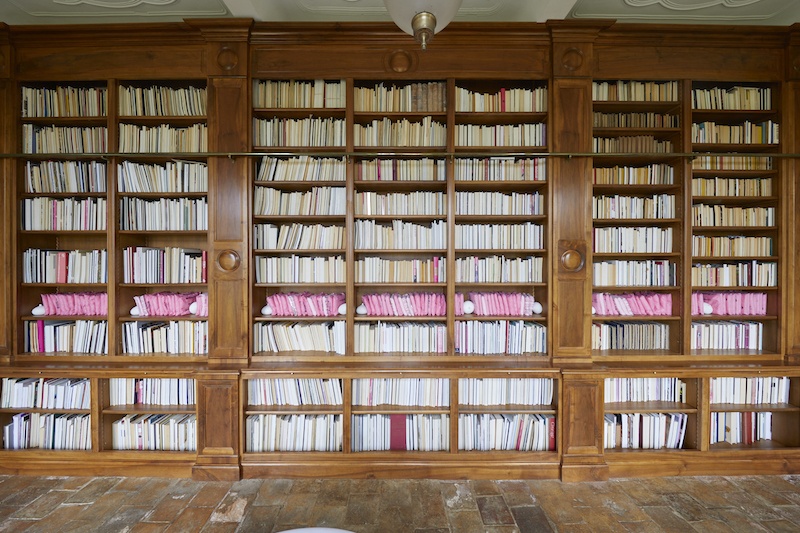Vue de l'exposition Détournements et contournements de Ghislaine Portalis, Hôtel de Tingry, Ménerbe - Crédit photo : Kamila Régent