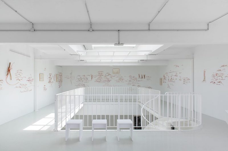 Vue Silo exposition monographique de Myriam Mihindou, Centre d’art contemporain Transpalette, Bourges Photo Margot Montigny