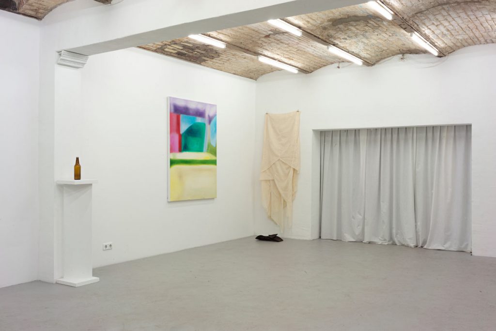 Exposition collective Le Bonheur Commissariat Livia Parmantier (@liviaparm) à Interface Berlin