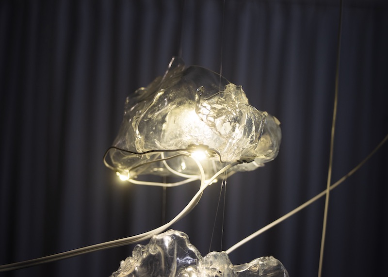 Exposition Ils Ne Veulent Pas Être Vus Anthropomorphisant des Molécules (They Don't Want to Be Seen Anthropomorphizing Molecules), Cammack Lindsey et David Lindert jusqu’au 16 octobre 2021, le CCINQ, Bruxelles