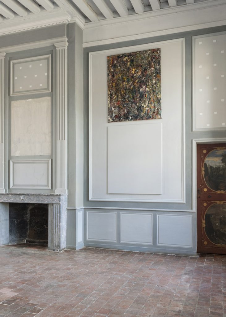 alle de la Peinture ultime. Claude Rutault, Niele Toroni, Intervention blanche pour les gris d’Oiron. Collection Cnap. Claude Rutault, Définition/méthode, diptyque Leroy/Rutault, 2011. Collection Antoine de Galbert, Paris. Photo : Julia Andréone