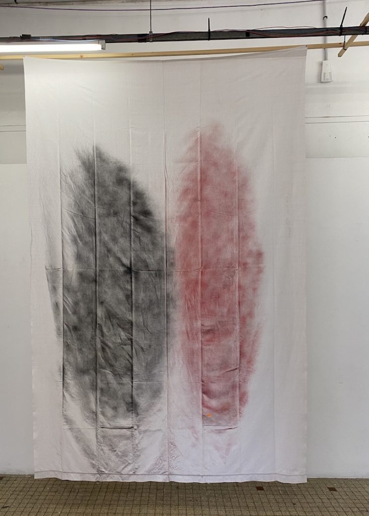 Michel Dector, O.C., 2020, peinture aérosol sur drap ancien 170 X 290 cm