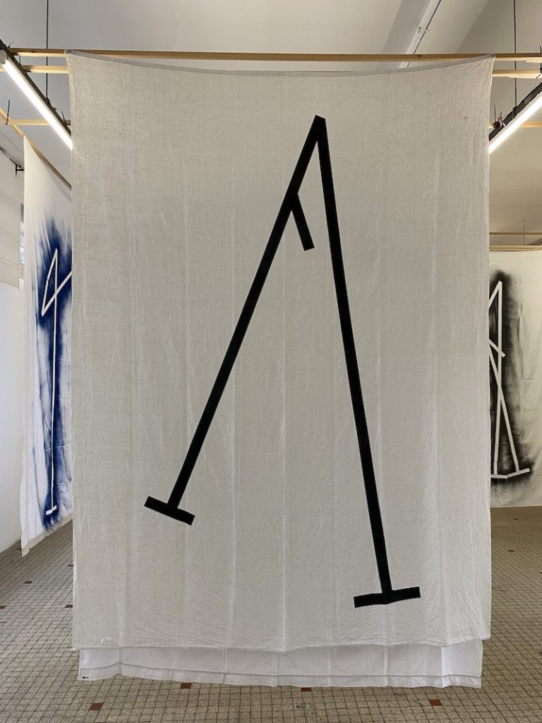 Michel Dector, Sans titre, 2021, peinture aérosol sur drap ancien 190 X 280 cm