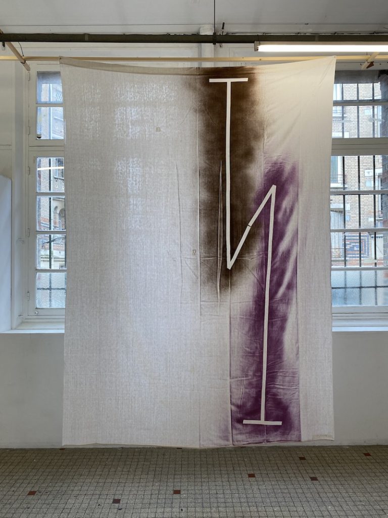 Michel Dector, Sans titre, 2021, peinture aérosol sur drap ancien 186 X 258 cm