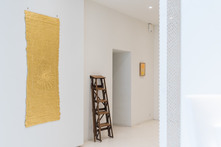 « Horizons Convergents » exposition organisée à l'occasion de la FIAC 2021 en collaboration avec la Galerie Waddington réunit Etel Adnan, Sheila Hicks et Sophia Vari - Photo Studio Vanssay