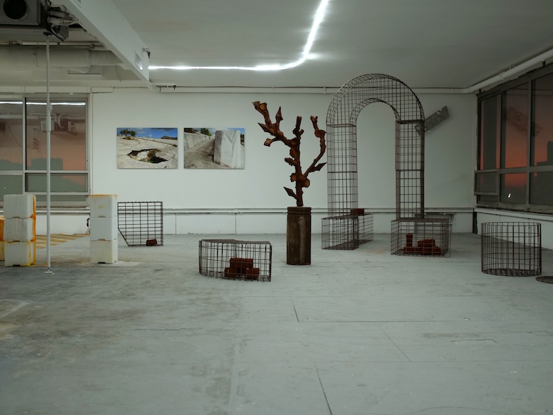 Vue de l'exposition collective L’Âge du Sable, Buropolis Marseille - Photo Jérémy Laffon