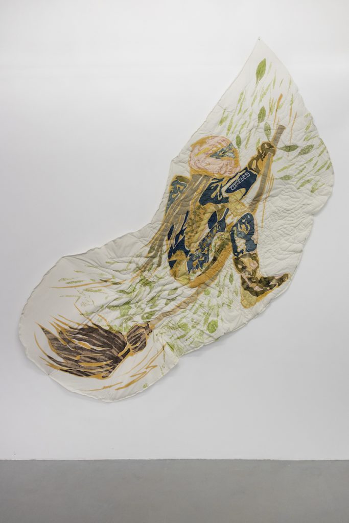 Margaux Fontaine, Le vent de l’hiver - Comètes sauvages En spirale astrale, 2022 270 x 100 cm soupe de clous, teintures végetales, tataki zomé, fils, drap ancien,ouatine Vue exposition collective Rapide et Furieux jusqu'au 26 février 2022, Le Port Des Créateurs, Toulon - Commissariat Léo Fourdrinier