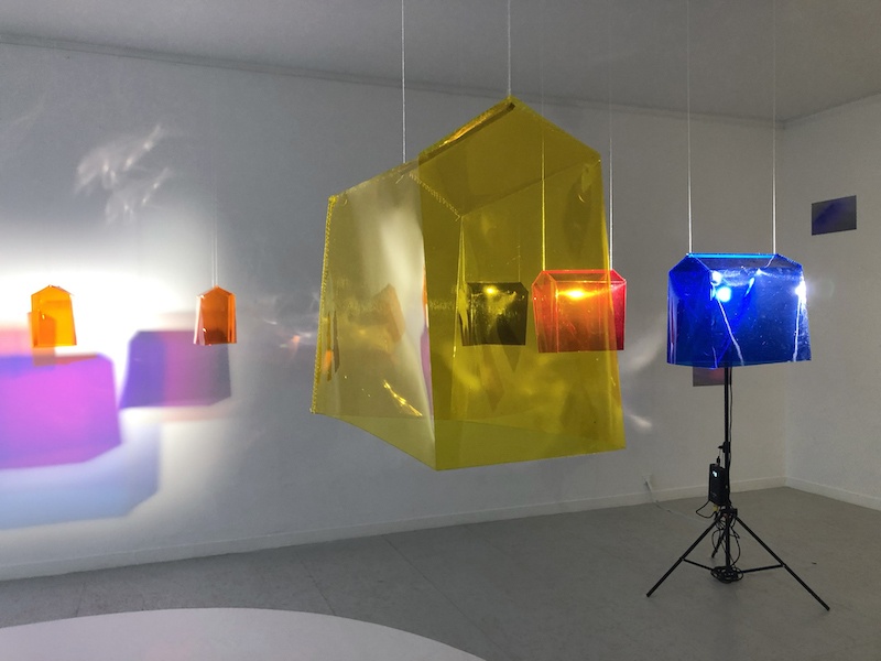 Vue de l’exposition Devant Les Scintillements [23°44/307m/s], centre d’Art contemporain Camille Lambert, Juvisy-sur-Orge - Photographie Thierry Fournier 2022