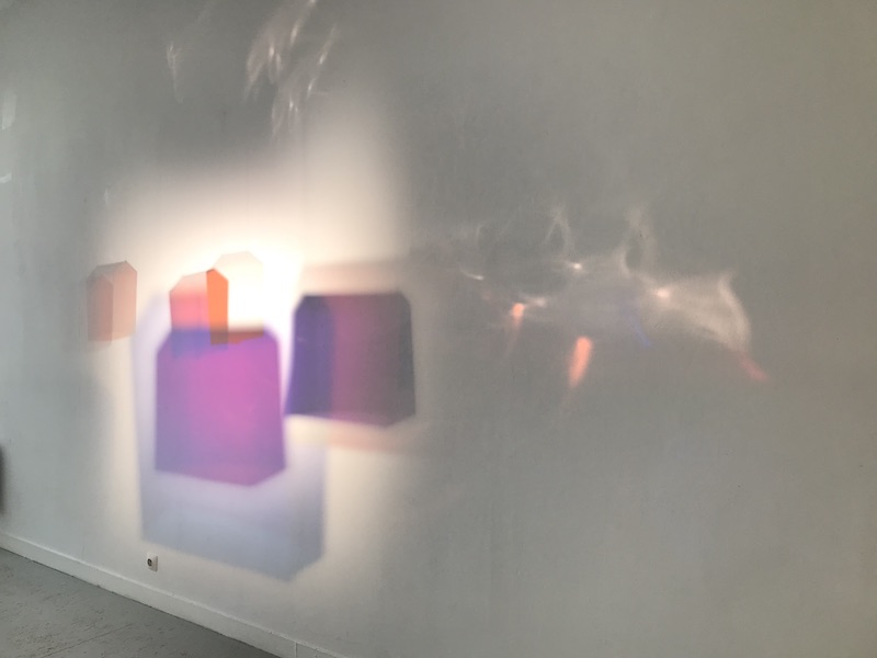 Vue de l’exposition Devant Les Scintillements [23°44/307m/s], centre d’Art contemporain Camille Lambert, Juvisy-sur-Orge - Photographie Juliette Fontaine 2022