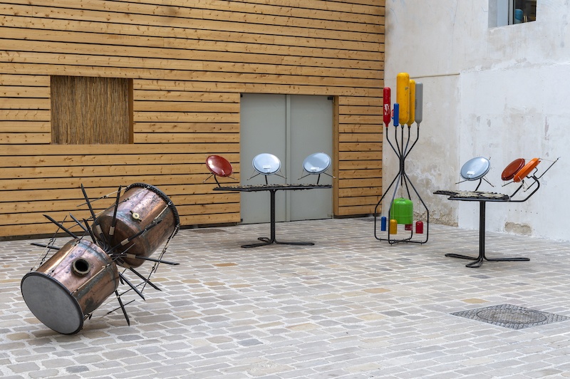 Vue de l'exposition personnelle de François Dufeil, Chlaaak Tuuuung Fiiiiiit jusqu'au 12 mars 2022, La Graineterie – centre d’art de la ville de Houilles - Photo Marc Domage
