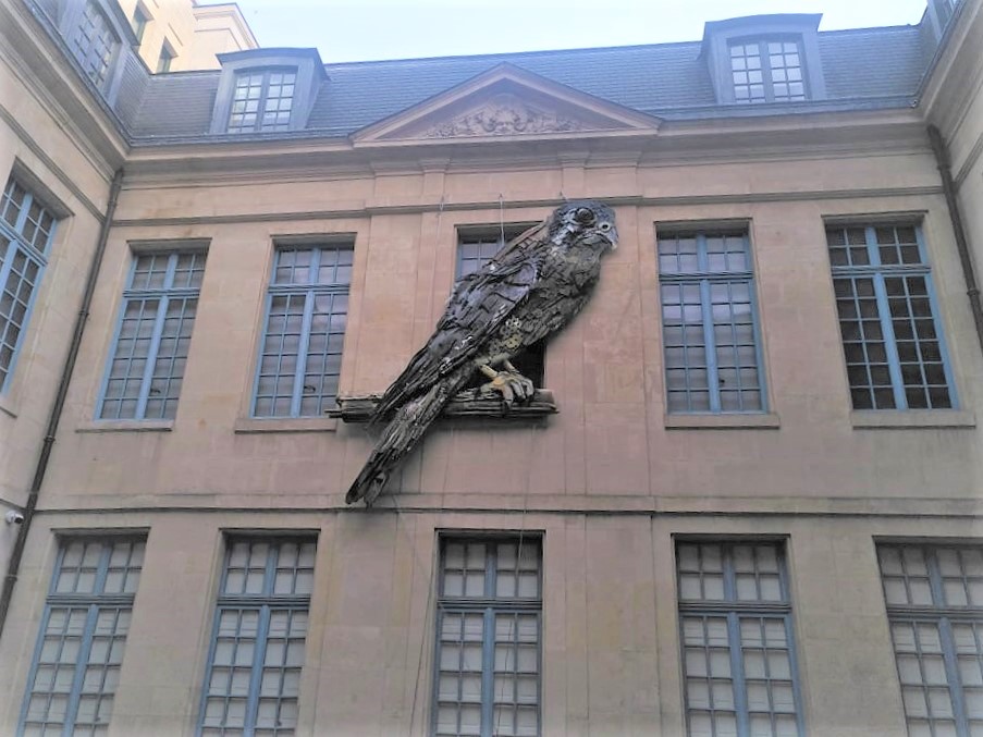 Bordalo II, Faucon crécerelle, 2022, plastique et peinture acrylique, 4 m × 2,5 m