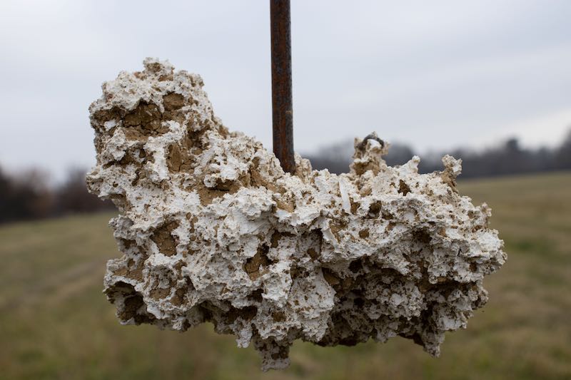 Claire Ettwiller, Fragment 11 novembre 2021 – 22 janvier 2022 Métal, terre chamottée et plâtre