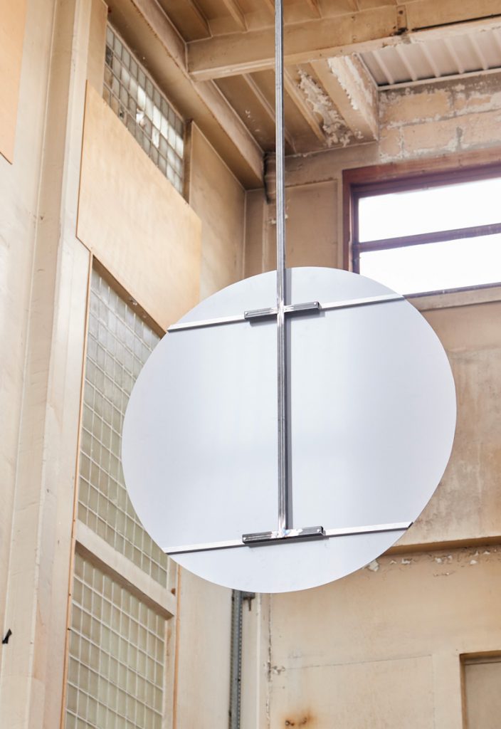 Installation inédite et imaginée spécialement pour le lieu de Clément Fourment à l'occasion de l’exposition « Mondes Parallèles », Le Silo U1, Château-Thierry - Photo Louis de Roffignac