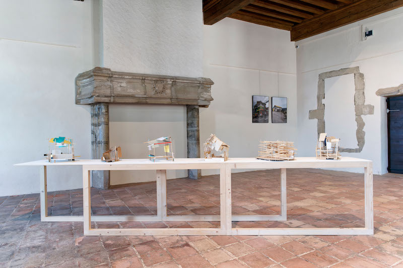 Vue de l'exposition Aplatir le ciel de Mengzhi Zheng, Château-Musée de Tournon-sur-Rhône - Photo Cyrille Cauvet