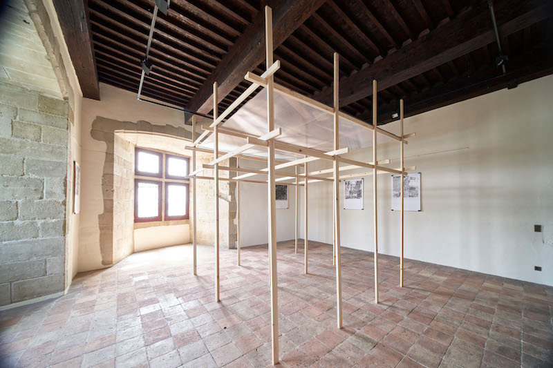 Vue de l'exposition Aplatir le ciel de Mengzhi Zheng, Château-Musée de Tournon-sur-Rhône - Photo Cyrille Cauvet