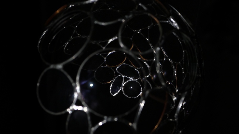 BORYANA PETKOVA SeeN, 2022,
Verres de lunettes récupérés. Dimensions variables.