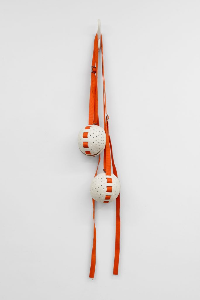 Côme Clérino, Un souvenir qui se porte, Galerie CHLOE SALGADO Paris – Photo Grégory Copitet