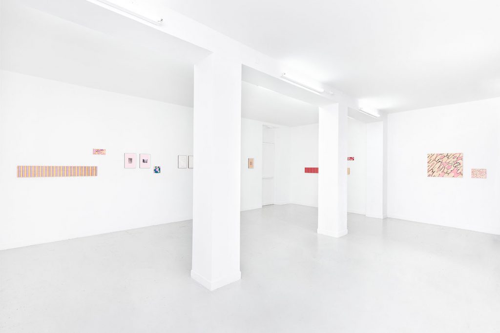 Vue exposition Tenue de promesse, Noémie Bablet, Les Bains-Douches, Alençon (FR) - Photo Romain Darnaud - Courtesy de l’artiste et Les Bains-Douches, Alençon