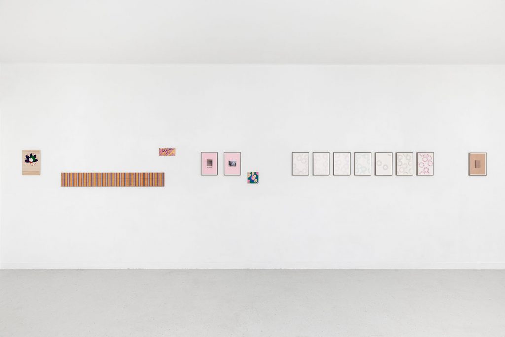 Vue exposition Tenue de promesse, Noémie Bablet, Les Bains-Douches, Alençon (FR) - Photo Romain Darnaud - Courtesy de l’artiste et Les Bains-Douches, Alençon