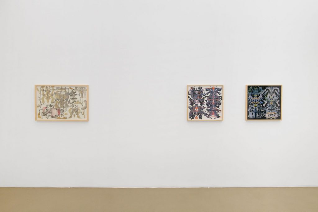 Haegue Yang, Mesmerizing Mesh - Paper Leap and Resonating Habitat, vue d'exposition, Galerie Chantal Crousel, Paris (2022). Courtoisie de l'artiste et de la Galerie Chantal Crousel, Paris. Photo Aurélien Mole