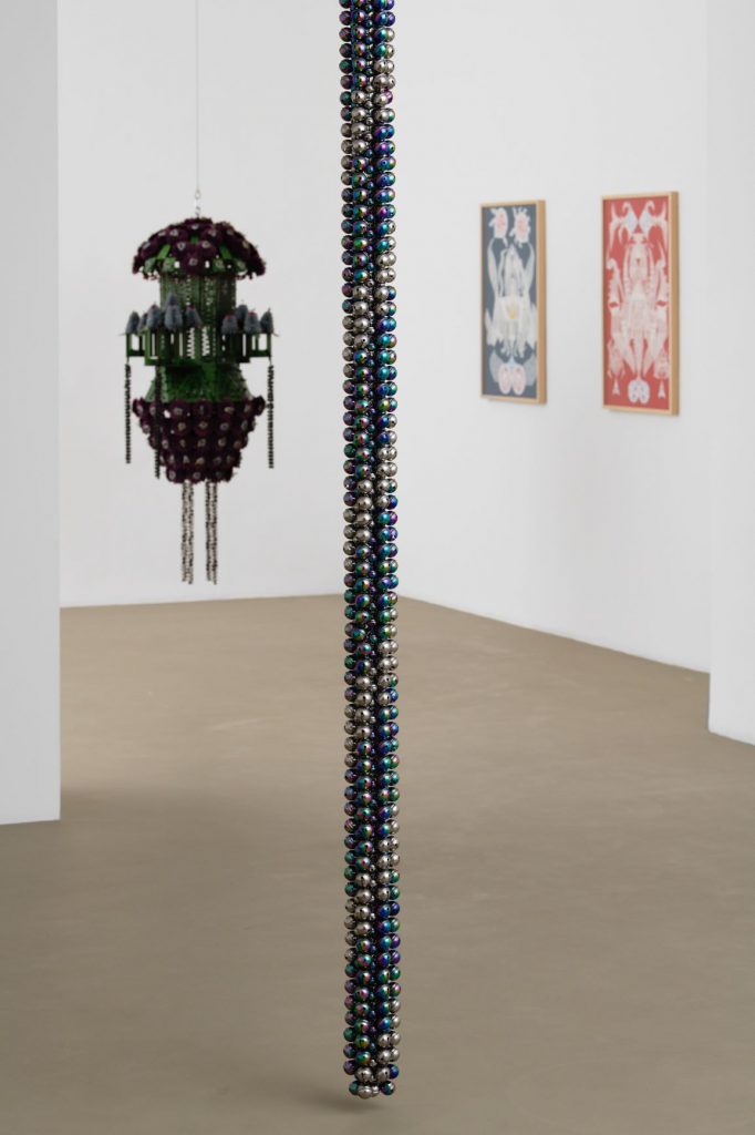 Haegue Yang, Mesmerizing Mesh - Paper Leap and Resonating Habitat, vue d'exposition, Galerie Chantal Crousel, Paris (2022). Courtoisie de l'artiste et de la Galerie Chantal Crousel, Paris. Photo Aurélien Mole
