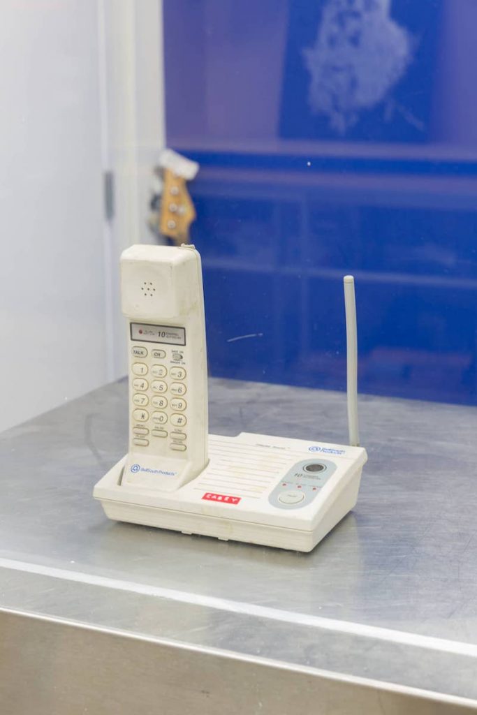 Cécile Di Giovanni, Vintage 90’ BellSouth 10, Channel Aoutoscan Cordless Telephone USED NOT TESTED (313941328198), 2023, Model numero (HAC 534), FCC ID : C5Q9410 SMOOTHLINE LTD, Made in China, Variable dimension