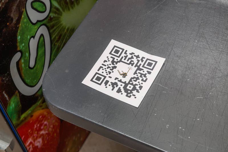 Clynton Lowry, Invisible Art Handler Website, 2021, (QR code, https://invisible.art-handler.com)