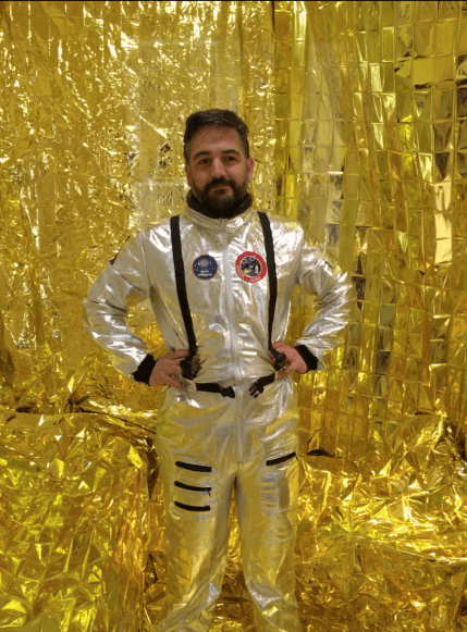 Cesar van Pinsett - portrait lors de l'exposition Salle commune spatiale - juin 2019