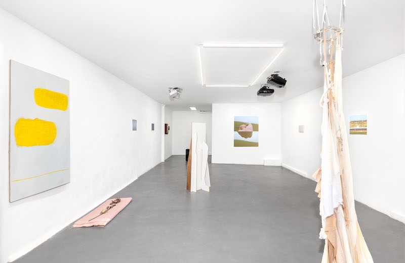 Vue exposition collective un fil se tend, jusqu'au 11 mars 2023, pal project, Paris