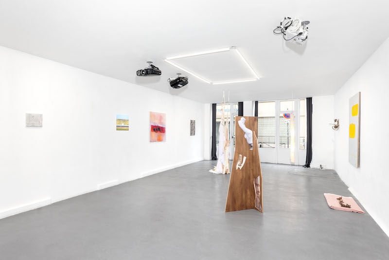 Vue exposition collective un fil se tend, jusqu'au 11 mars 2023, pal project, Paris