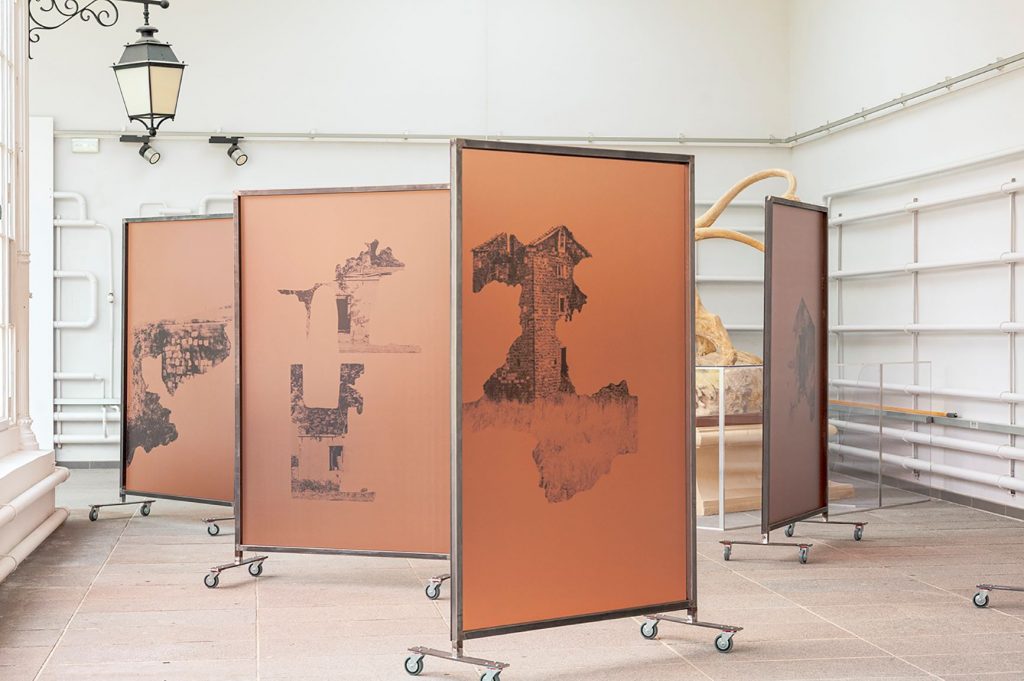 Vue exposition Andrea Vamos, Qui se souvient des détails ?
Shapes made out for ruins - 2023