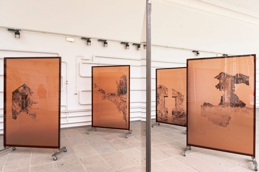 Vue exposition Andrea Vamos, Qui se souvient des détails ?
Shapes made out for ruins - 2023