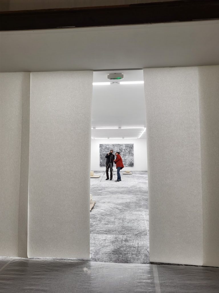 Exposition Alexandre Clanis, Des étoiles tremblent-elles dans la brume nocturne.
Le Mur espace de création, Moret-Loing-et-Orvanne