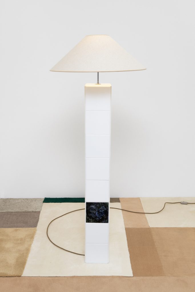 Jacent, In Ha Mood, 2023, painted earthenware tiles, plywood, lacquer, light system, seal, lampshade, 154 x 60 x 60 cm, unique - Photo Aurélien Mole
