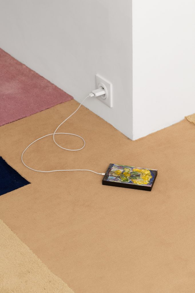 Jacent, Mon chéri (S), 2023, painting on glazed earthenware, baked, mounted on plywood, 15 x 9.2 cm, unique - Photo Aurélien Mole