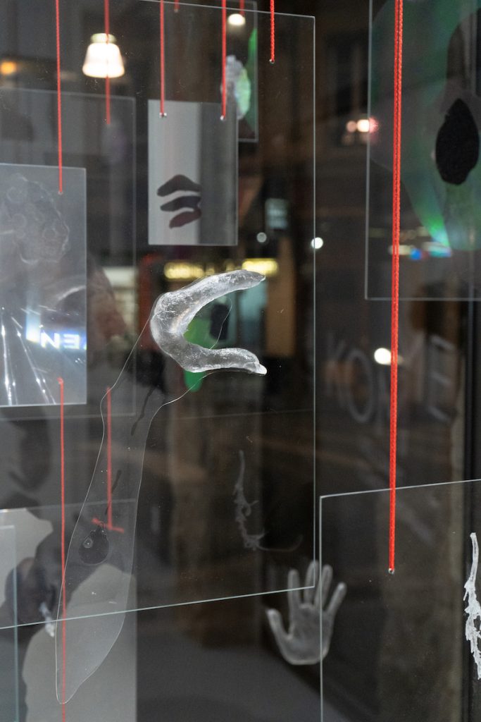 Exposition Dounia Chemsseddoha et Lisa Hoffmann, Dans leurs mains, sous nos yeux, KOMMET Lyon