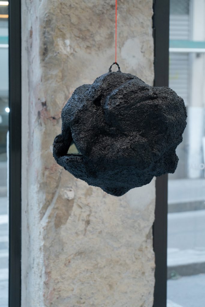 Exposition Dounia Chemsseddoha et Lisa Hoffmann, Dans leurs mains, sous nos yeux, KOMMET Lyon - Photo - Crédit Lucas Zambon