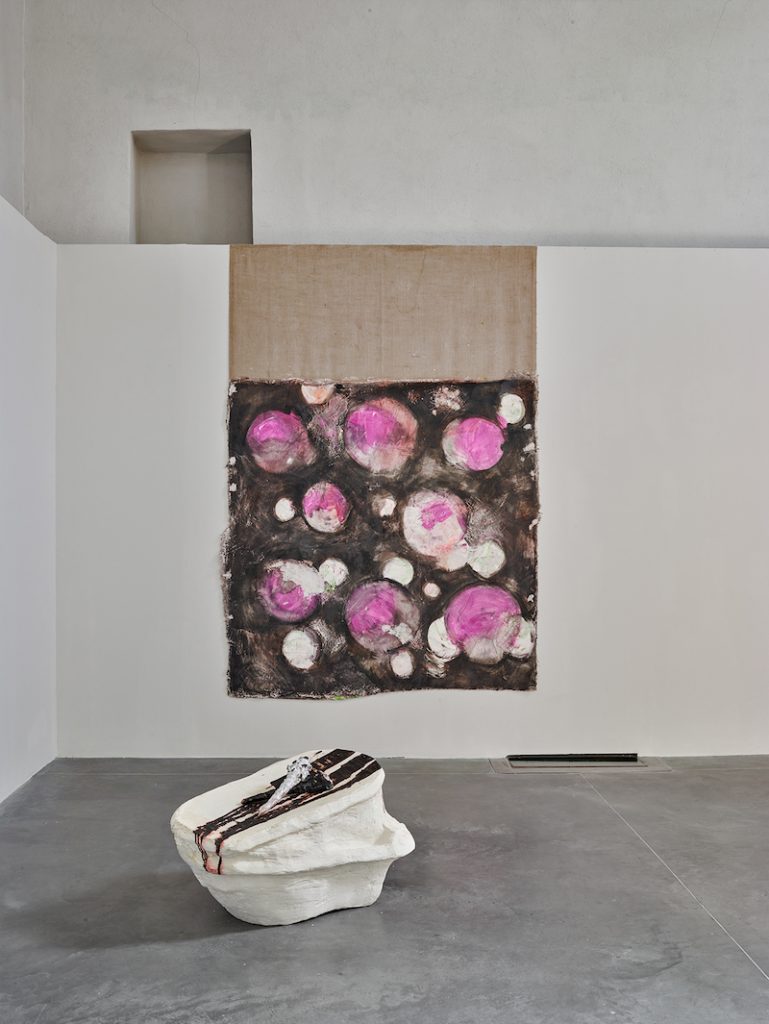 Vue de l'exposition Billevesées, Sylvie Auvray, production Les Capucins, Embrun, 2023. Photographie : F.Deladerrière.