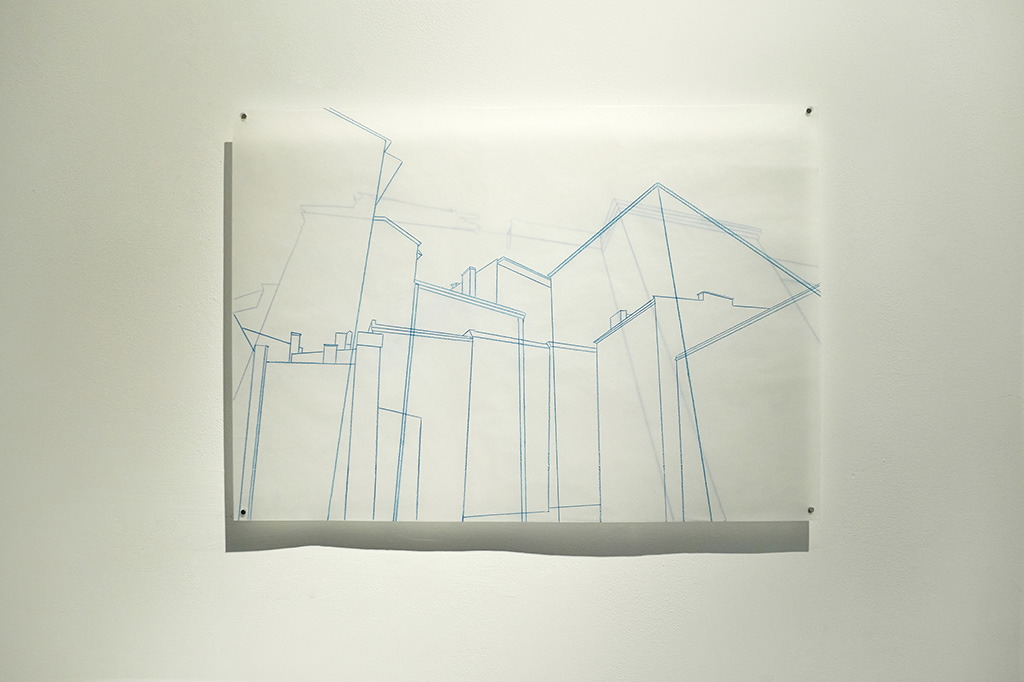 Aurélie Pertusot, Sans titre, 2023. Dessin, crayon bleu sur calque, 50 x 70 cm - photo Daria Szczygieł