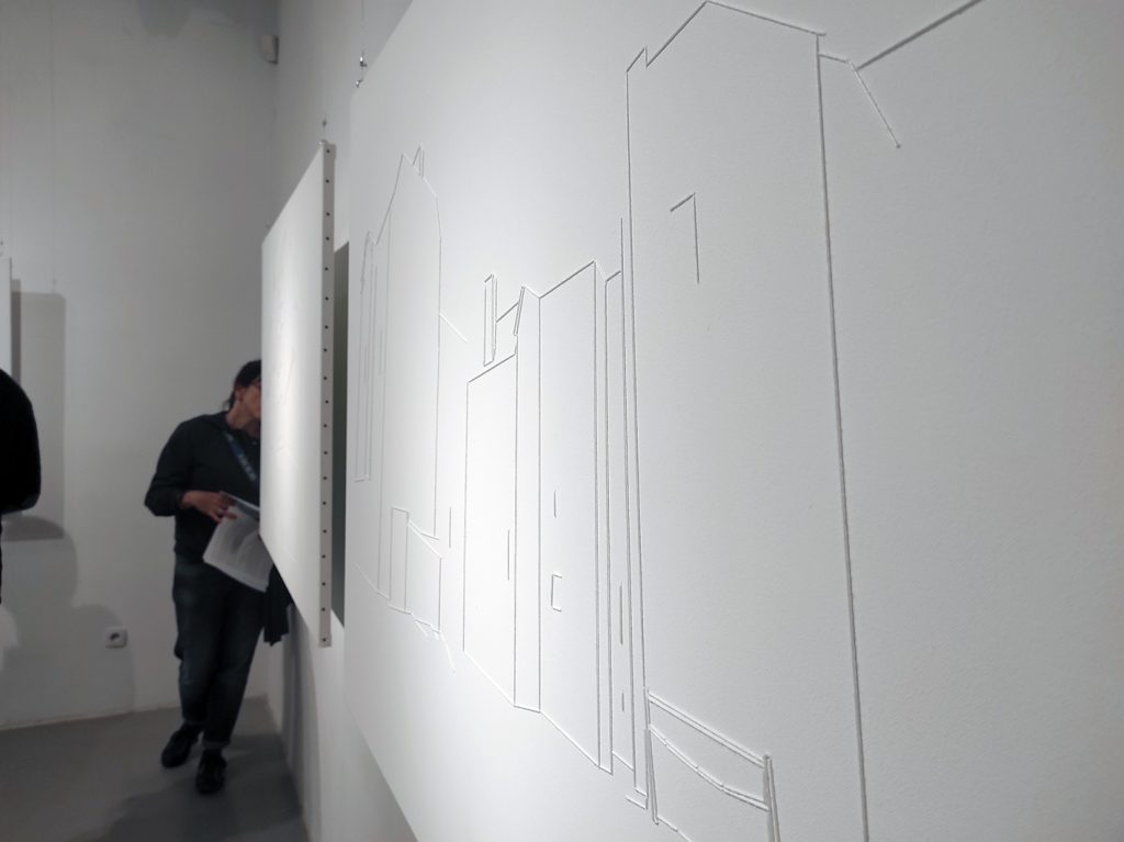 Aurélie Pertusot, Gh-ostalgies,(détail), 2023. Série de dessin cousus, fil sur toile, 1x 1.30 m x 5 + 1 x 70 cm x 1m - photo Daria Szczygieł