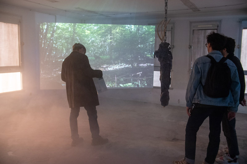 Ariel Mestron, Jean-Baptiste Janisset @ Non Etoile, 2023, credit photo Petro Maleta - Vue exposition Troglodyte Guided Tour