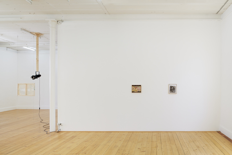Vue exposition, Elise Corpataux, Life isn’t good it’s excellent, Kunsthalle Friart Fribourg, 2023. Photo : Guillaume Python. Courtesy of the artist and Kunsthalle Friart Fribourg