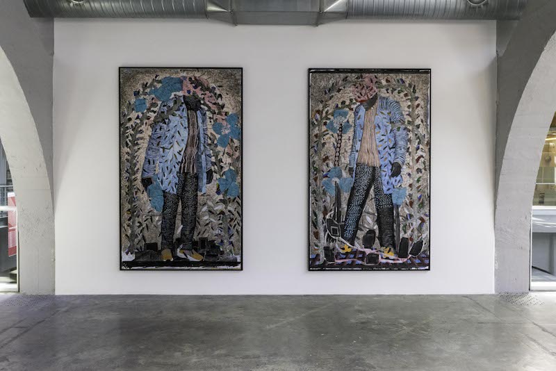 Vue de l'exposition "Destins Communs" - Omar Ba, 2023 | "Monde parallèle II et I", 2023 ; encre, acrylique, huile, crayon, gouache sur carton Kraft -150 x 240 cm chacun - Courtesy de l’artiste © La Kunsthalle Mulhouse - photo : Jean-Jacques Delattre