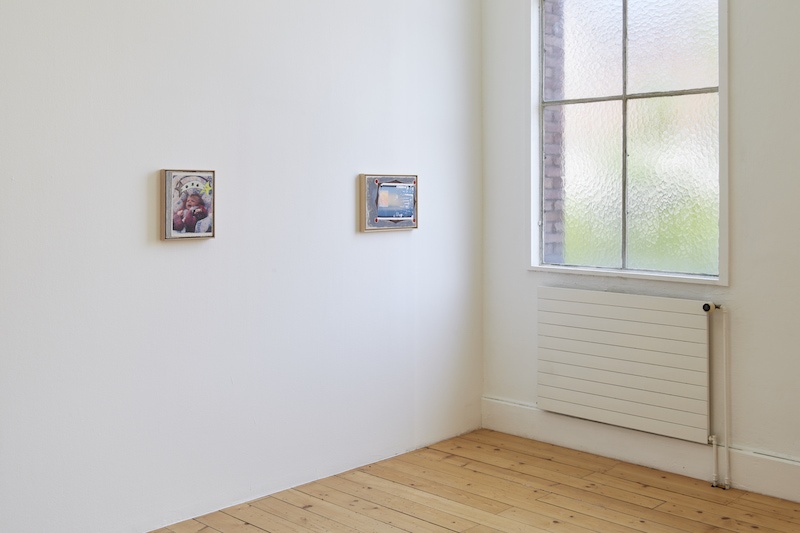 Vue exposition, Elise Corpataux, Life isn’t good it’s excellent, Kunsthalle Friart Fribourg, 2023. Photo : Guillaume Python. Courtesy of the artist and Kunsthalle Friart Fribourg