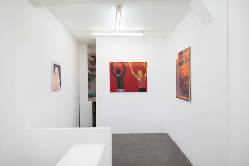 "My Other Self" avec Samuel Aiwerioghene, Victor Puš-Perchaud et Lea Simhony. Galerie Mathilde Le Coz, Paris – Photo : Louise Conesa.